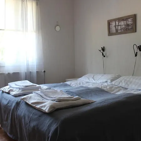 Nalles Gästhem * Eckero