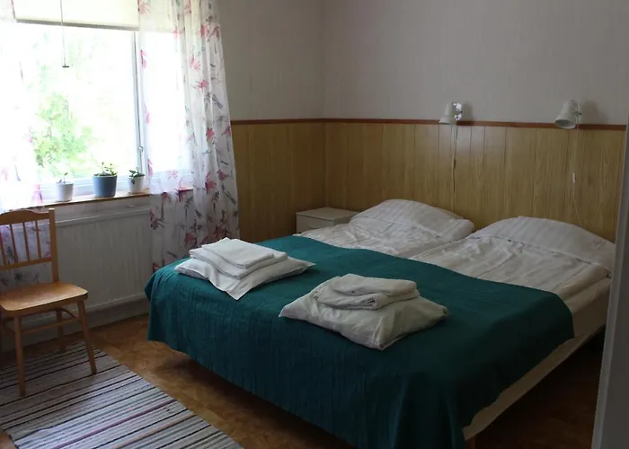 Nalles Gästhem * Eckero