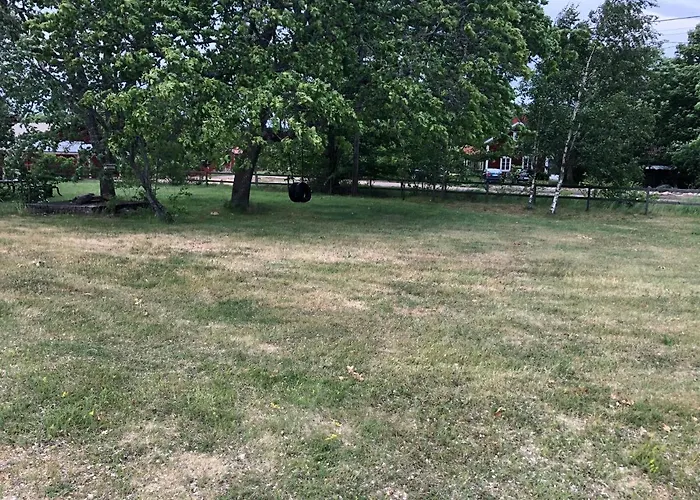 Nalles Gästhem * Eckero